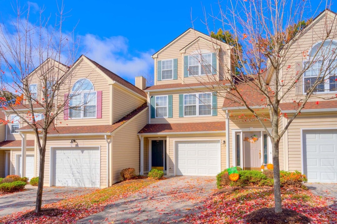 205 Huff Heritage Ln in Christiansburg, VA - Building Photo