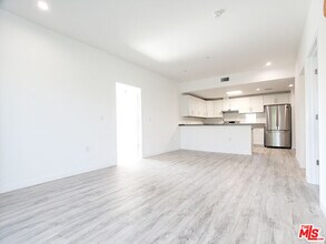 1229 S Kingsley Dr-Unit -203 in Los Angeles, CA - Building Photo - Building Photo
