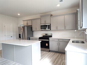 1404 Secrest Cmns Dr in Monroe, NC - Foto de edificio - Building Photo