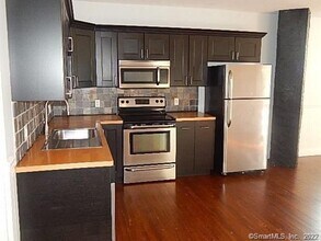 21 Treadway Ave-Unit -1 in Norwich, CT - Building Photo - Building Photo