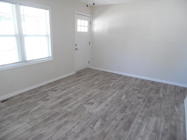 1573 Biscayne Dr in Hamilton, OH - Building Photo - Building Photo