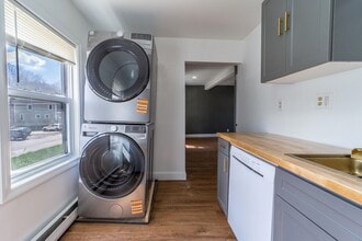 14 Winter St in Plymouth, NH - Building Photo - Building Photo