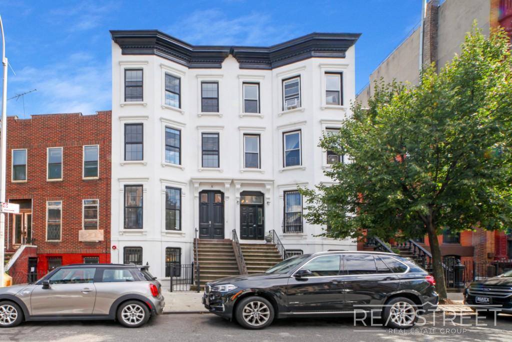 20 Foot Wide Brooklyn Brownstone in Brooklyn, NY - Building Photo