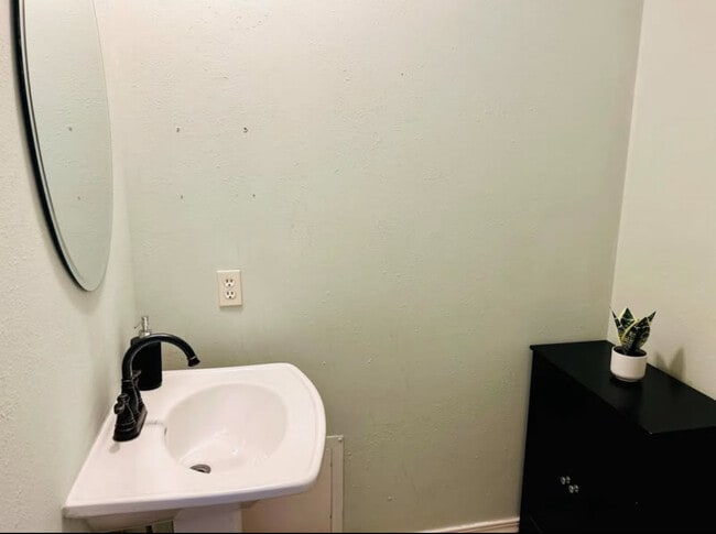 property at 7812 Oak Forest Dr
