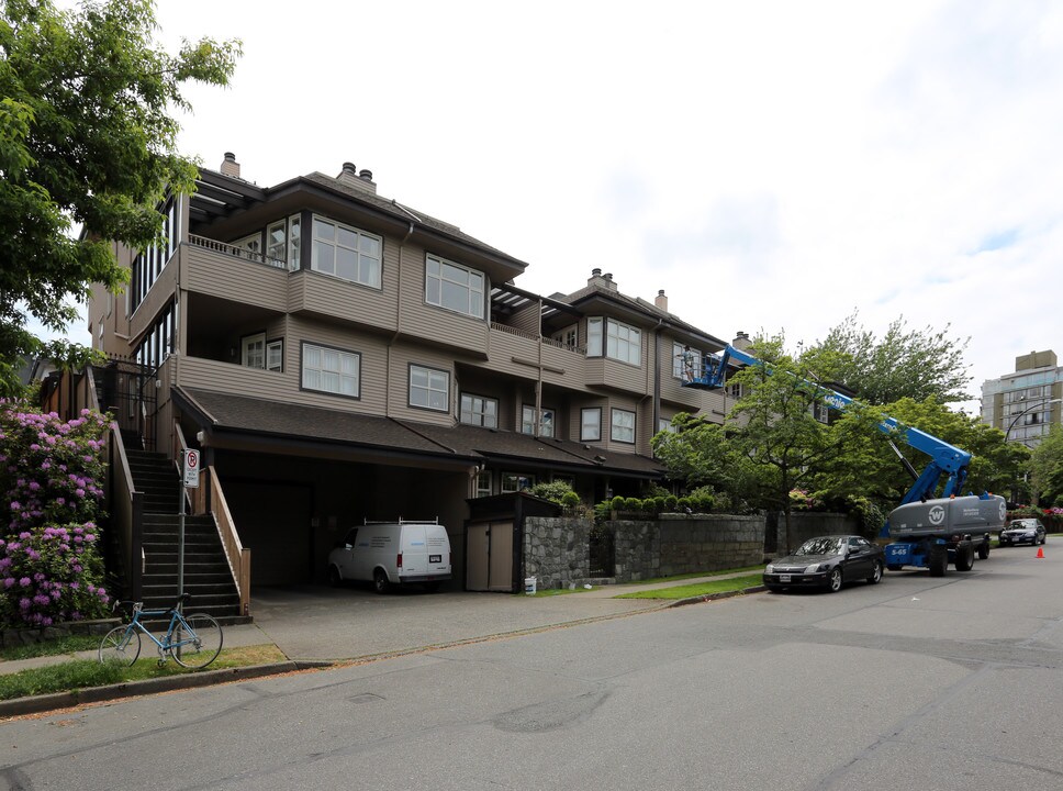 Old Kits in Vancouver, BC - Building Photo