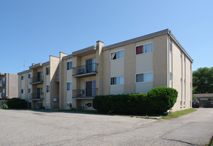 4131 N Grand River Ave Apartamentos