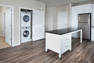 Scout on the Circle Apartments in Fairfax, VA - Building Photo - Building Photo