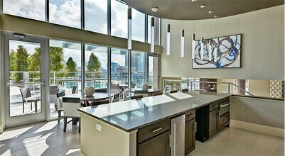 2727 Cedar Springs Rd in Dallas, TX - Building Photo - Building Photo