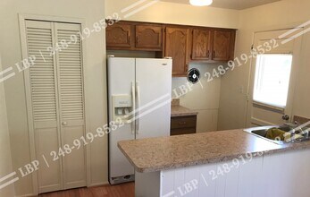 5925 Inkster Rd in Garden City, MI - Foto de edificio - Building Photo