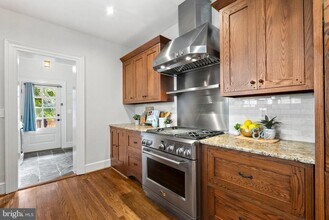 200 Summers Dr in Alexandria, VA - Building Photo - Building Photo
