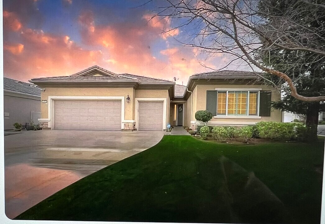 5703 Park Place Dr in Bakersfield, CA - Foto de edificio