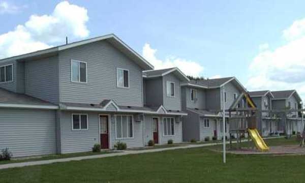 Crystal Lake Townhomes in Morris, MN - Building Photo