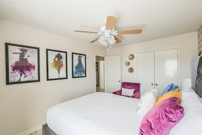 16011 Crooked Arrow Dr in Sugar Land, TX - Building Photo - Building Photo