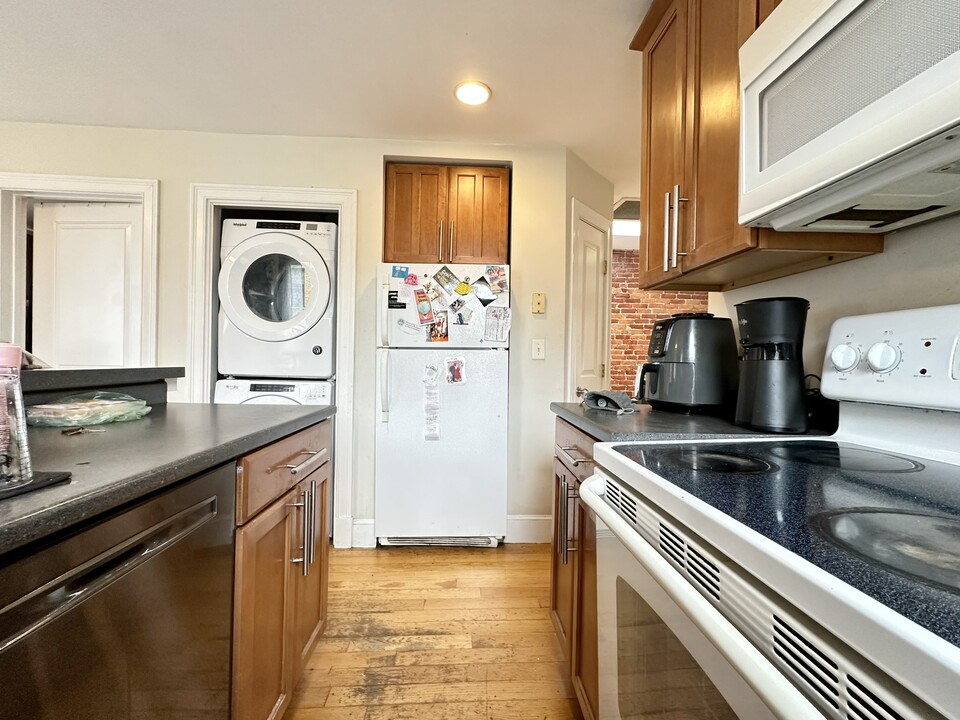 836 Huntington Ave, Unit 3 in Boston, MA - Building Photo