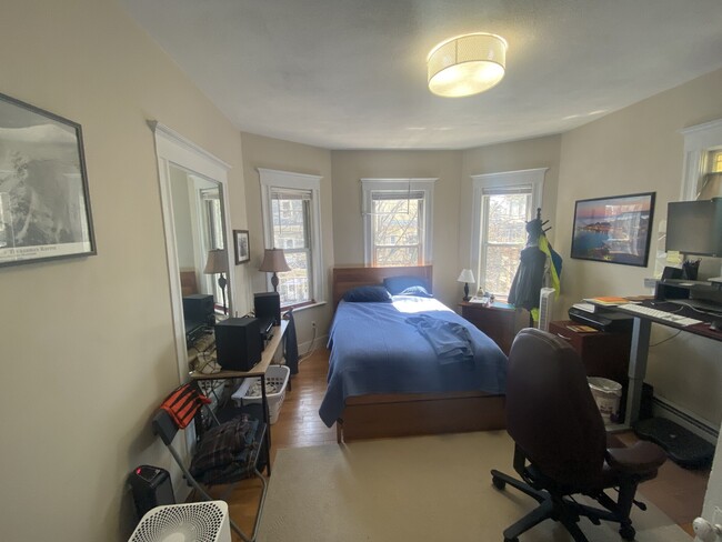 11 Aberdeen Rd, Unit 1 in Somerville, MA - Foto de edificio - Building Photo