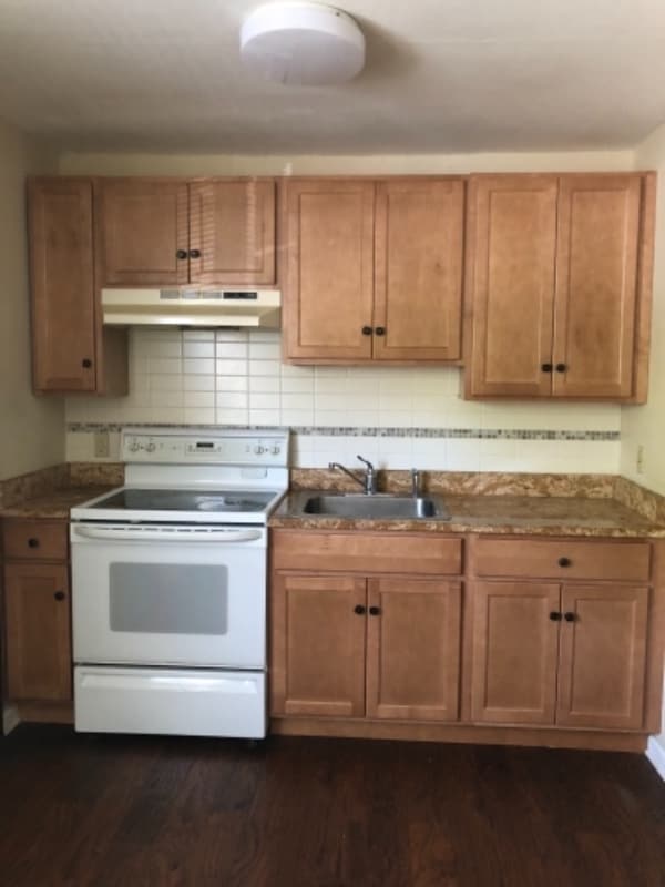 381 Mill Rock Rd in Hamden, CT - Building Photo - Building Photo