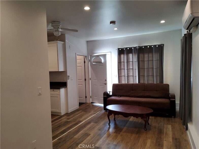 10710 Helendale Ave, Unit P - Unit 308 in Los Angeles, CA - Foto de edificio