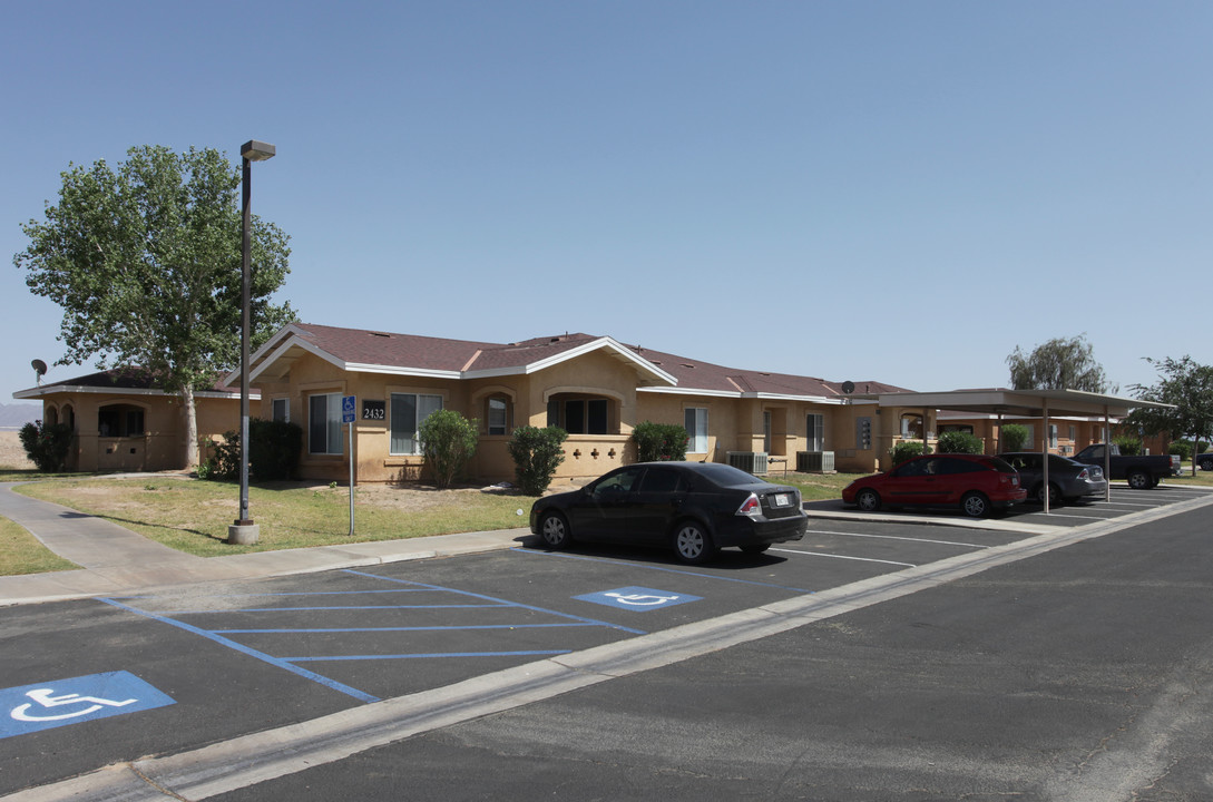 Casa Encinas At River Heights in Blythe, CA - Foto de edificio