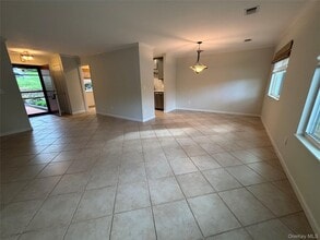 2905 Fox Ln in Poughkeepsie, NY - Building Photo - Building Photo