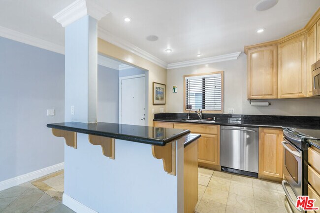 1010 Hammond St-Unit -302 in West Hollywood, CA - Building Photo - Building Photo