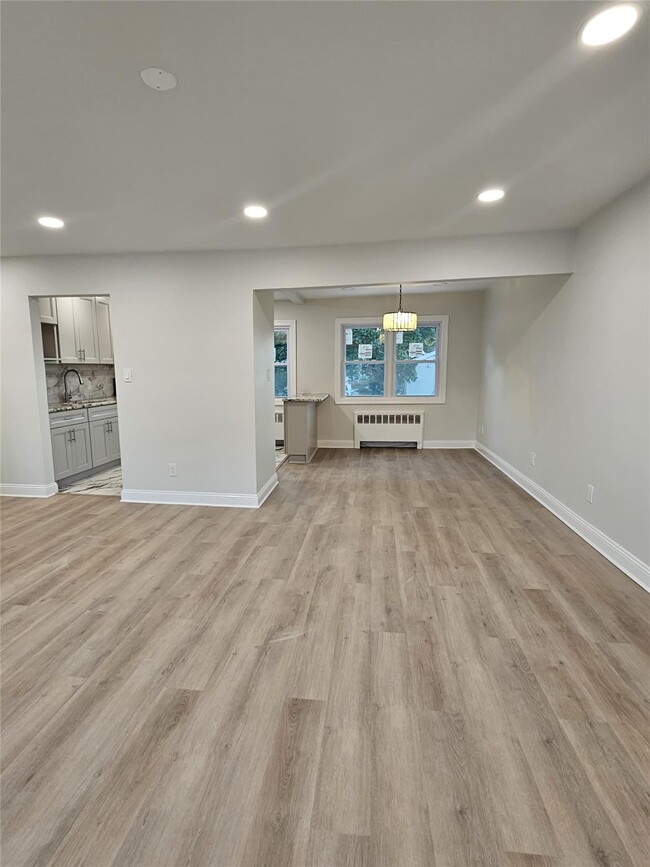 566 Keller Ave in Elmont, NY - Building Photo - Building Photo