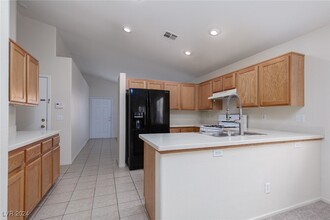 4556 Timaru Dr in Las Vegas, NV - Building Photo - Building Photo