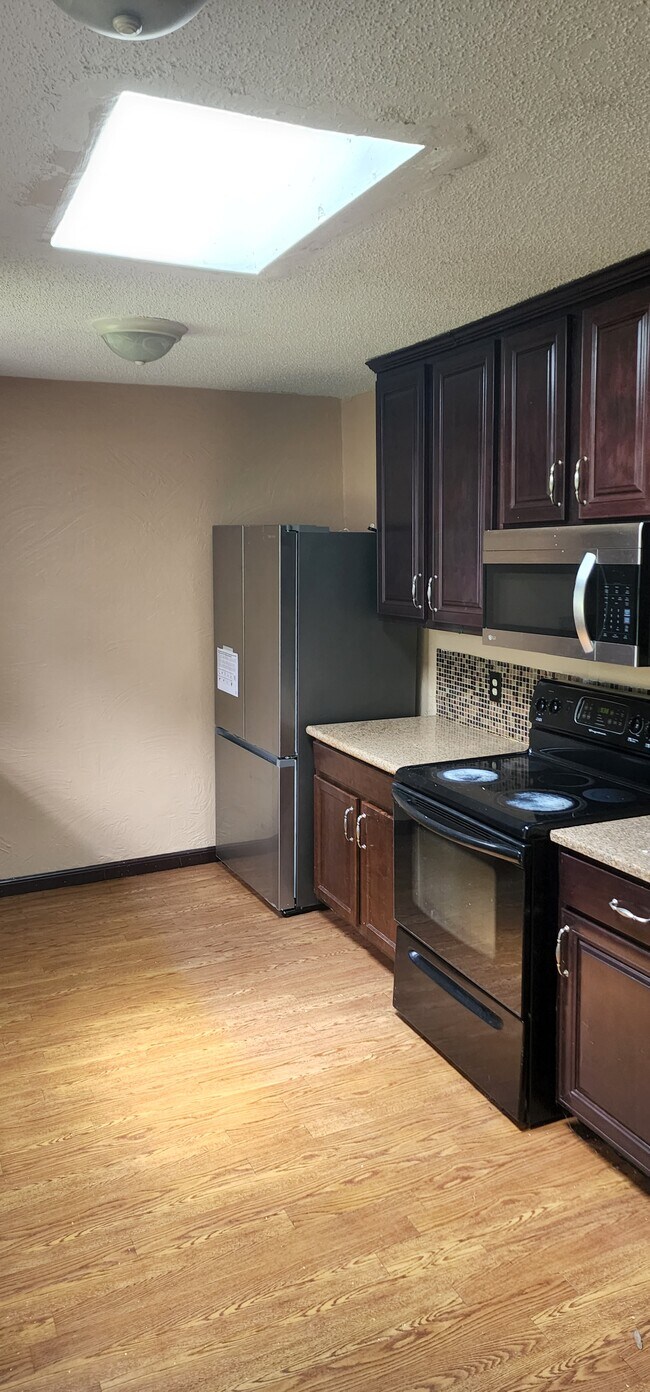 5421 Parkview Dr in Haltom City, TX - Building Photo - Building Photo