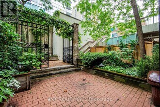 71-171 McCaul St in Toronto, ON - Building Photo - Building Photo