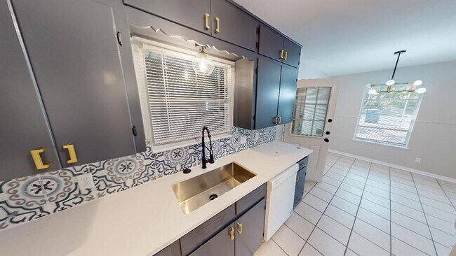property at 3115 W Terrace Dr