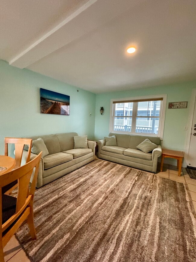 18 Ocean Blvd, Unit 9 in Hampton, NH - Building Photo - Building Photo