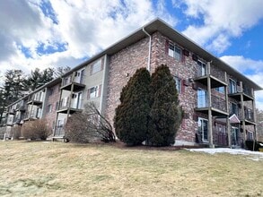 1311 Hanover St in Manchester, NH - Building Photo - Building Photo