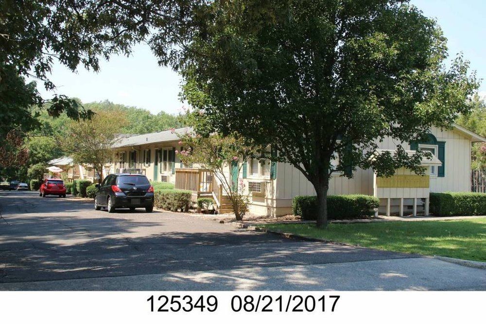 936 Morreene Rd in Durham, NC - Foto de edificio