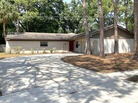 8001 W Pocahontas Ave in Tampa, FL - Building Photo