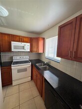 933 W Jasmine Dr in West Palm Beach, FL - Building Photo - Building Photo