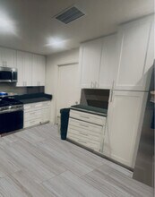 8025 Peach Point Ave in San Diego, CA - Building Photo - Building Photo