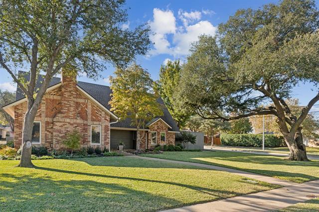 1800 Villanova Dr in Richardson, TX - Building Photo - Building Photo