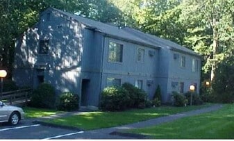63 Stony Hill Vlg, Unit 63 in Brookfield, CT - Building Photo