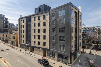 3Twenty Apartments in Madison, WI - Foto de edificio - Building Photo