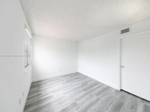 670 NW 85th Pl in Miami, FL - Building Photo - Building Photo