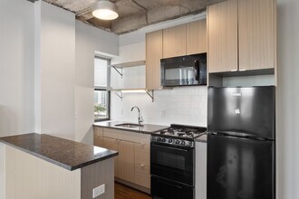 1325 W Wilson Ave in Chicago, IL - Building Photo - Building Photo