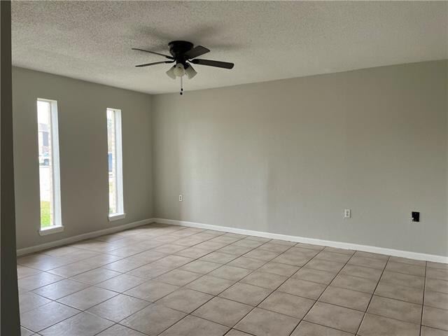 14936 Curran Rd in New Orleans, LA - Foto de edificio - Building Photo