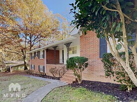 1081 McCalla St NE in Conyers, GA - Building Photo