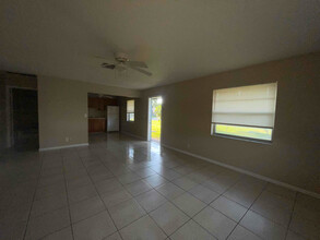 1570 E Breezy Ln in West Palm Beach, FL - Building Photo - Building Photo