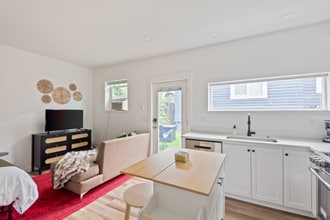 5764 NE Garfield Ave. in Portland, OR - Foto de edificio - Building Photo