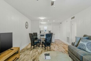 3909 W Cleveland St, Unit SI ID1471503P in Tampa, FL - Building Photo