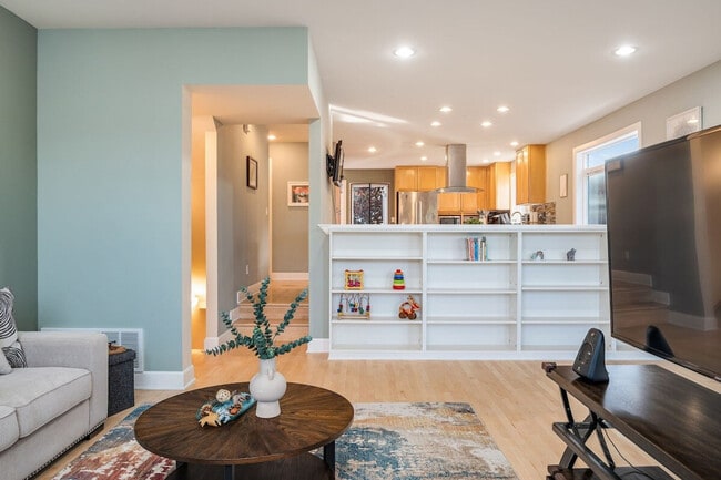 4224 Francis Ave N, Unit SI ID1036017P in Seattle, WA - Building Photo - Building Photo