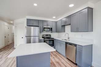 1425 E Santiam St in Stayton, OR - Building Photo - Interior Photo