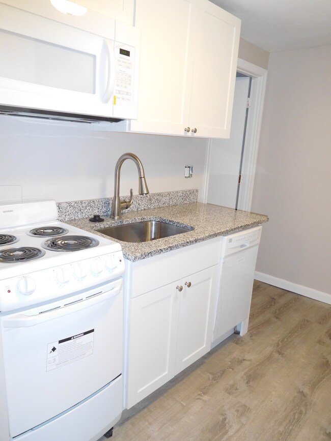 61 Crescent St Apartments and Nearby Waltham Apartments For Rent