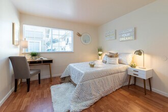 39126 Sundale Dr, Unit D in Fremont, CA - Foto de edificio - Building Photo