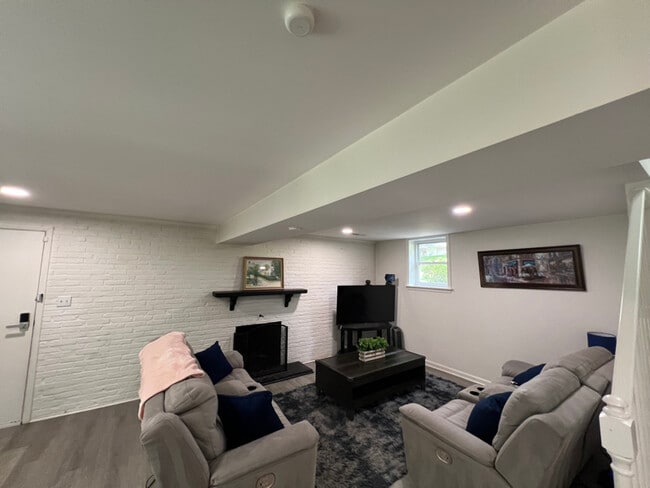 8607 Pinecliff Dr in Frederick, MD - Building Photo - Building Photo